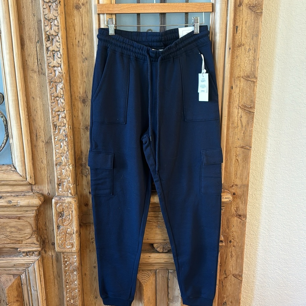 Last pair!! NWT Navy High Rise Cargo Jogger Sweatpants Pants